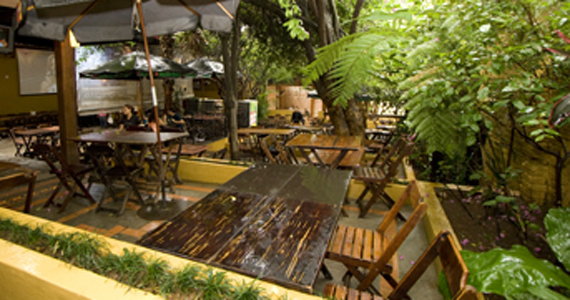 Sucessos da MPB no palco da Casa do Espeto na quinta-feira Sucessos da MPB no palco da Casa do Espeto na quinta-feira