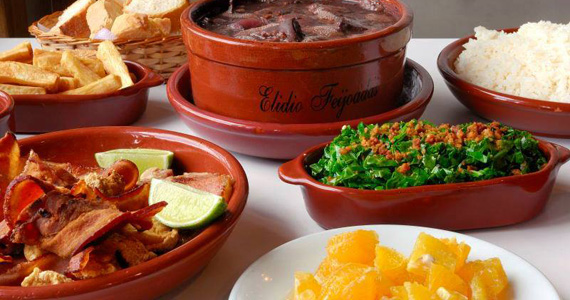 Feijoada completa com caipirinha de cachaças selecionadas neste sábado no Elidio Bar
