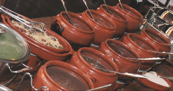 Quarta e sábado tem feijoada completa em A Estalagem