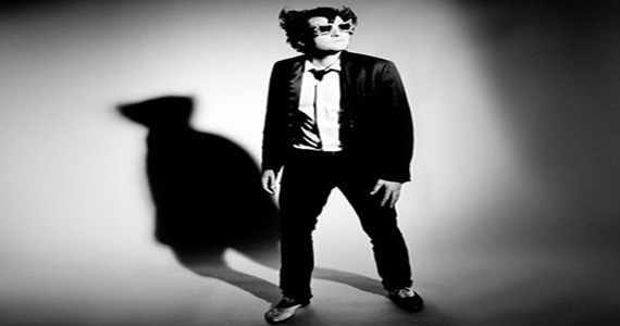 Apresentação do Guitarrista Matthiew Chedid no palco do Na Mata Café