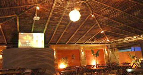 Garuda Bar realiza happy hour em estilo místico e com música de fundo