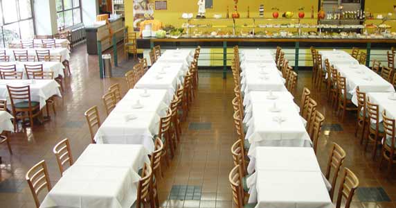 Chopp, drinks, petiscos e pizzas no happy hour do Grill Hall Paulista