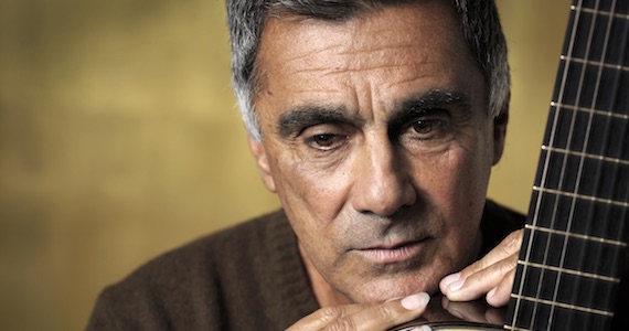 Sesc Bom Retiro apresenta o show Roendopinho do compositor e violonista Guinga