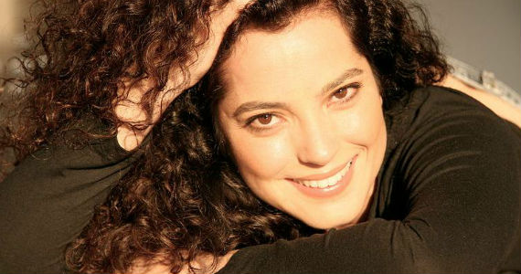 Cantora Jane Mara sobe ao palco do All of Jazz e homenageia Tom Jobim nesta quarta-feira