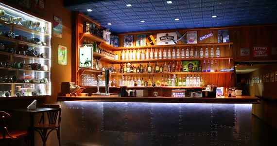 Banda Rocksy e DJ Marnel comandam a sexta-feira do Jet Lag com clássicos do rock Banda Rocksy e DJ Marnel comandam a sexta-feira do Jet Lag com clássicos do rock