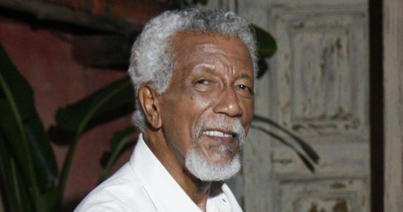 Laércio de Freitas apresenta show em homenagem ao pianista João Donato no Tom Jazz