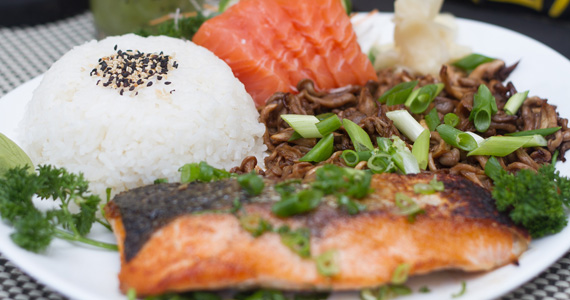 Lins Sushi oferece diversas opções de comida oriental para o almoço Eventos BaresSP 570x300 imagem
