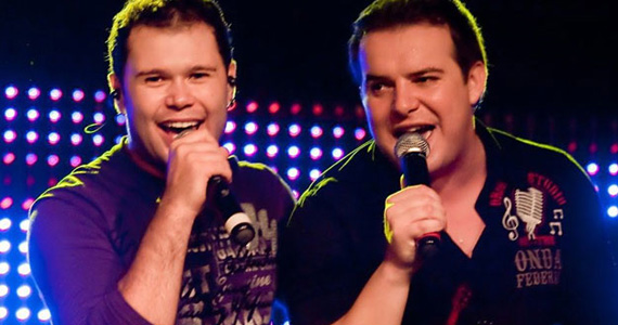 Show de Marcos e Belutti no palco do Villa Country
