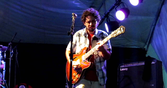 Sesc Pompeia recebe show do versátil músico pernambucano Juliano Holanda no projeto Prata da Casa Sesc Pompeia recebe show do versátil músico pernambucano Juliano Holanda no projeto Prata da Casa