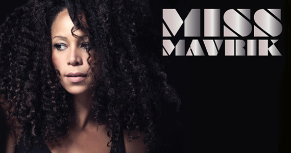 Para animar a sexta-feira o Blá Bar recebe a atração internacional Miss Mavrik