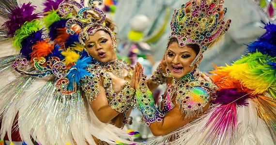 Sofitel Jequitimar entra em clima de Carnaval com apresentação da Mocidade Alegre