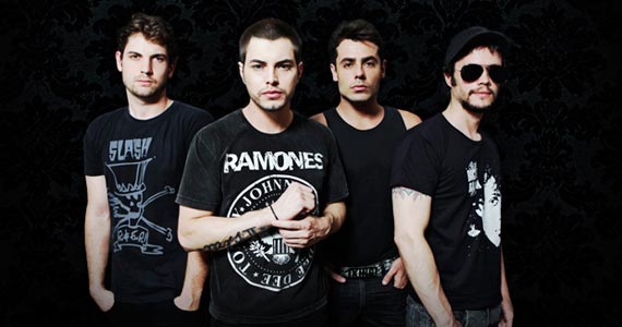 Banda Monk agita a galera no Jet Lag Pub ao som das músicas Pearl Jam e The Doors