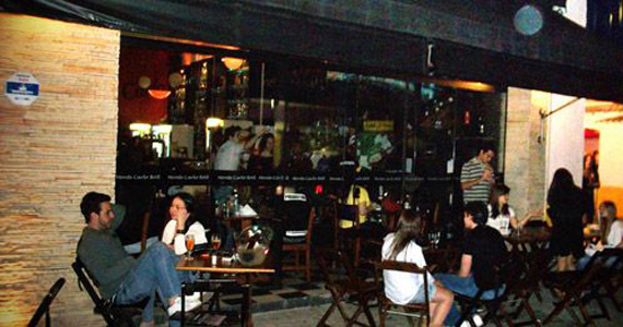 Monte Carlo Bar tem chopp Brahma e MPB ao vivo no domingo Monte Carlo Bar tem chopp Brahma e MPB ao vivo no domingo