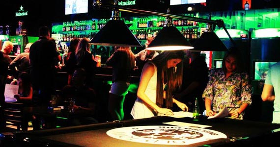 Old Town oferece happy hour com 100 tipos de cervejas nacionais e importadas, snooker e muito mais Eventos BaresSP 570x300 imagem
