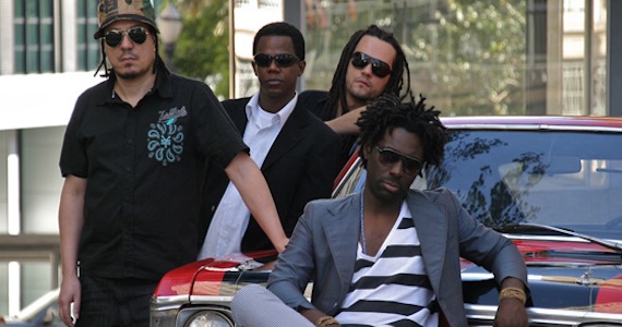 Suingue do grupo Os Opalas esquenta a noite do Lapa 40 Graus Suingue do grupo Os Opalas esquenta a noite do Lapa 40 Graus