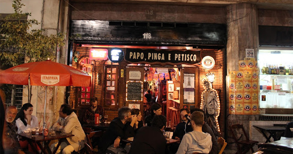 Bar Papo, Pinga e Petisco tem clima gostoso e cervejas internacionais