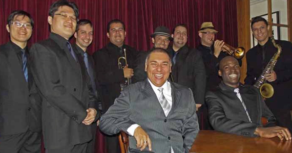 Pedro La Colina agita a noite de domingo no Bourbon Street com muita música latina