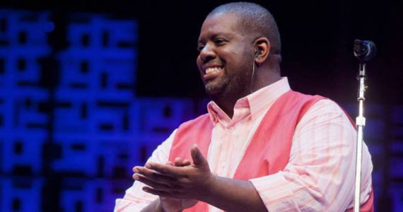 Carioca Interlagos recebe show especial do cantor Péricles na sexta