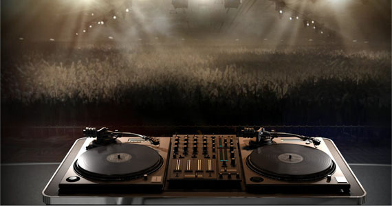 Muito pop, dance, house e rock nas pick ups do DJ W Austin no London Station Muito pop, dance, house e rock nas pick ups do DJ W Austin no London Station