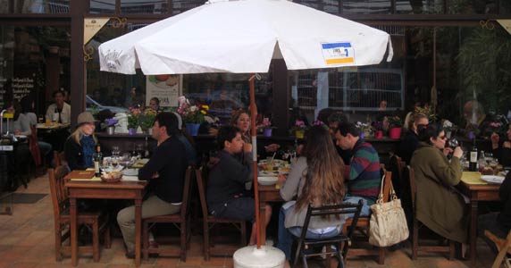 Saladas, grelhados e pratos especiais no cardápio do Pira Grill