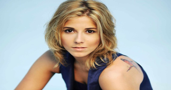 Priscila Borges apresenta 