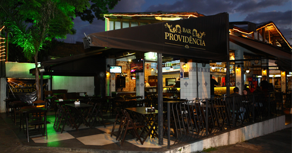 Bar Providência oferece happy hour com transmissão do futebol