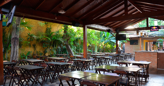 Quintal do Espeto anima o sábado ao som de muito Samba de Raiz e MPB