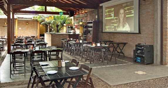 Happy hour com transmissão dos Jogos de Futebol no Quintal do Espeto