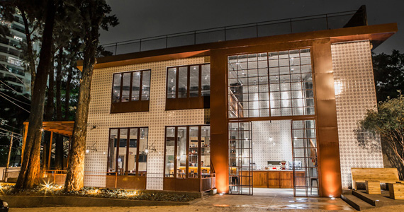 Quintana Bar oferece cardápio variado e ambiente descontraído