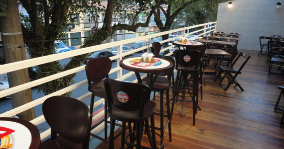 Feijoada com Pagode na programação de sábado do Quiosque Chopp Brahma Moema