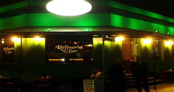 Happy hour na Refinaria Bar com bebidas e drinks especializados