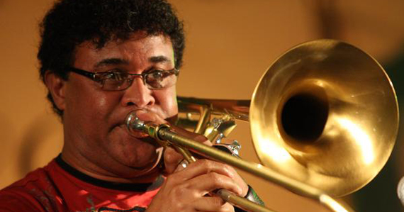 Orquestra Paulista de Carnaval realiza baile no Cine Joia no sábado