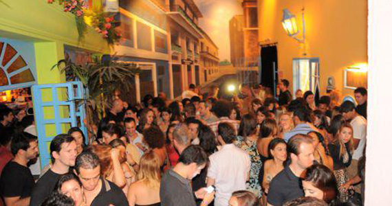 Rey Castro traz o melhor da Salsa, Reggaeton e Bachata com Cuarteto Malecón