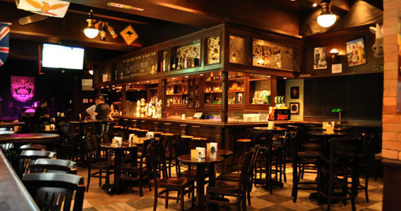 Banda Burnz e DJ Cadu comandam a noite com muito pop rock no Rhino Pub Banda Burnz e DJ Cadu comandam a noite com muito pop rock no Rhino Pub