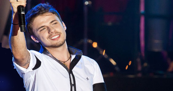 Rodrigo Marim se apresenta no Santa Aldeia com muita música sertaneja Rodrigo Marim se apresenta no Santa Aldeia com muita música sertaneja