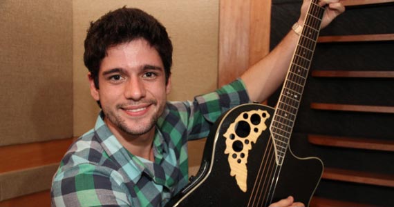 Rodrigo Rios canta com Edsonn & Enrique no Yes Brasil Pub Eventos BaresSP 570x300 imagem