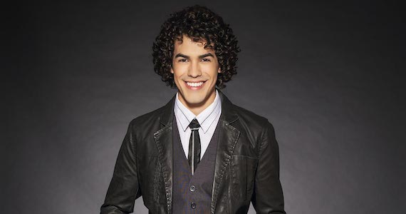 Sam Alves lança novo disco em show no Theatro Net São Paulo