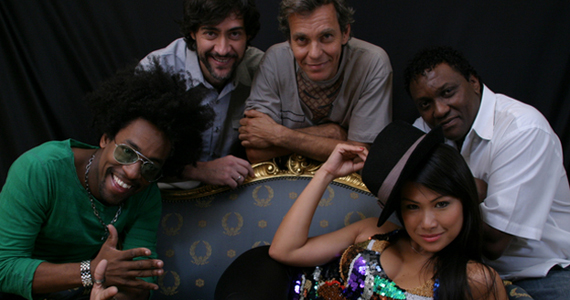 Grupo Sambasonics sobe ao palco do Diquinta no domingo