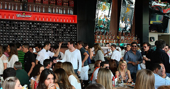 Chopp gelado e muitos petiscos no Boteco São Bento Itaim