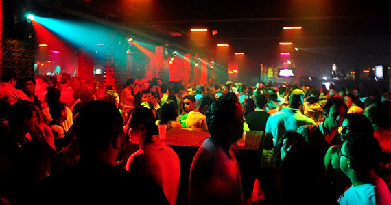Festa Glow Party agita a noite de sábado da Secrett Lounge