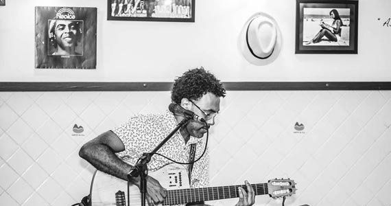 Sergio Vinci toca muita música MPB/ Pop Rock no Porto Madalena