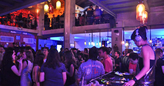 DJs Marcella Franco e Rafa Semin tocam na festa Pocket Fluffy da Squat
