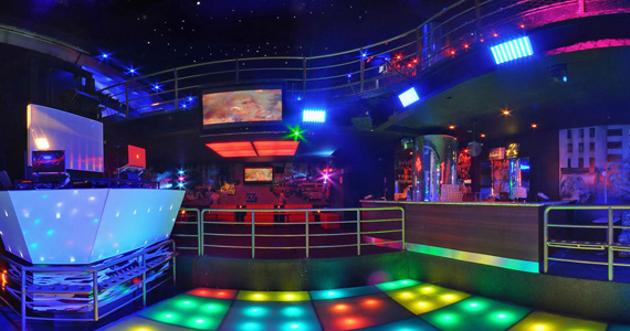 The History embala o Carnaval com a escola Rosas de Ouro 