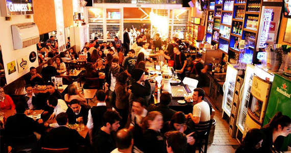 The Joy oferece happy hour na segunda-feira com caipirinhas e cerveja gelada