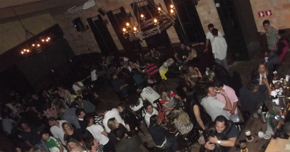 William Kim embala a quinta-feira no The Lord Black Irish Pub - Rota do Rock