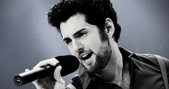 Tonanni se prepara para sua primeira turnê, a Black Tie, na Flex