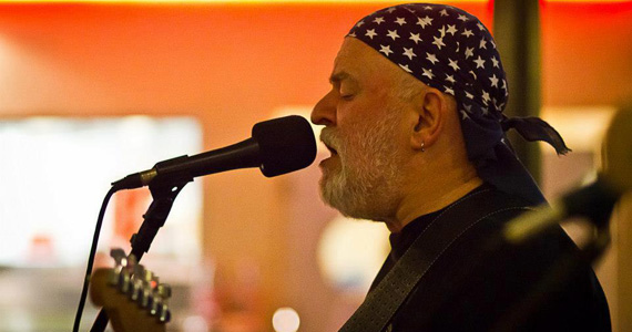 Toninho Ghizzi se apresenta no Piratininga Bar Toninho Ghizzi se apresenta no Piratininga Bar