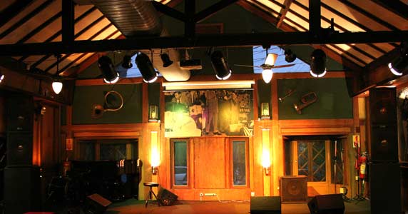 Banda Comitê do Soul e Groovelicious no Ton Ton Jazz & Music Bar