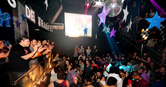 Noite da Camiseta Molhada anima o sábado na Trash 80's