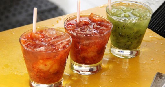 Happy hour descontraído com variedades de petiscos e drinks no Viseu